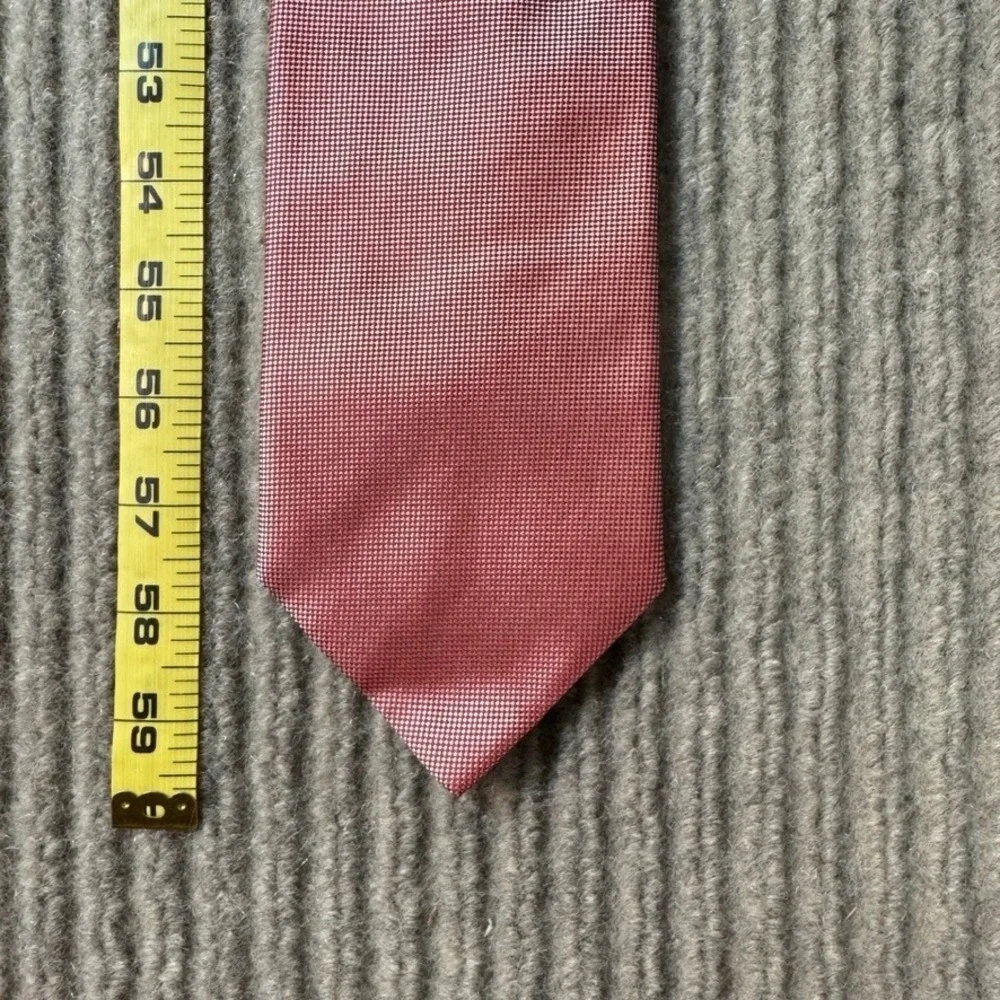 Brooks Brothers Makers Silk Tie Red White Micro Pattern Woven in England 59x3.75